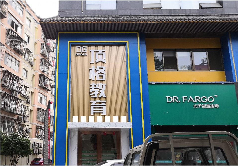 屏山门头设计要符合门店特色。