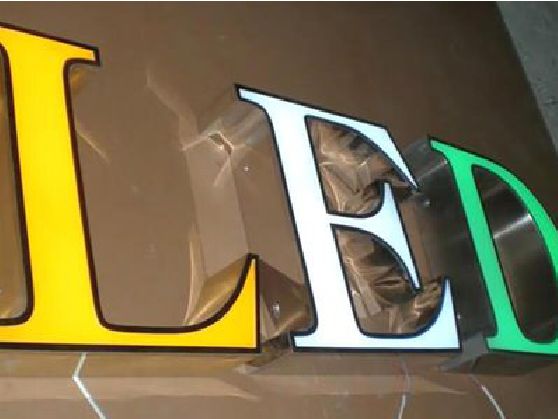 屏山介绍LED招牌的基础知识。